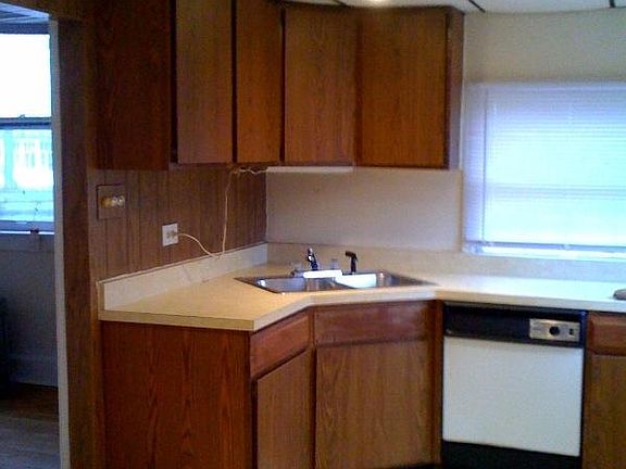 3rd image of 3036 N Elston Ave