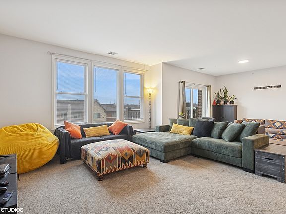 5th image of 267 E Railroad Ave Unit 304