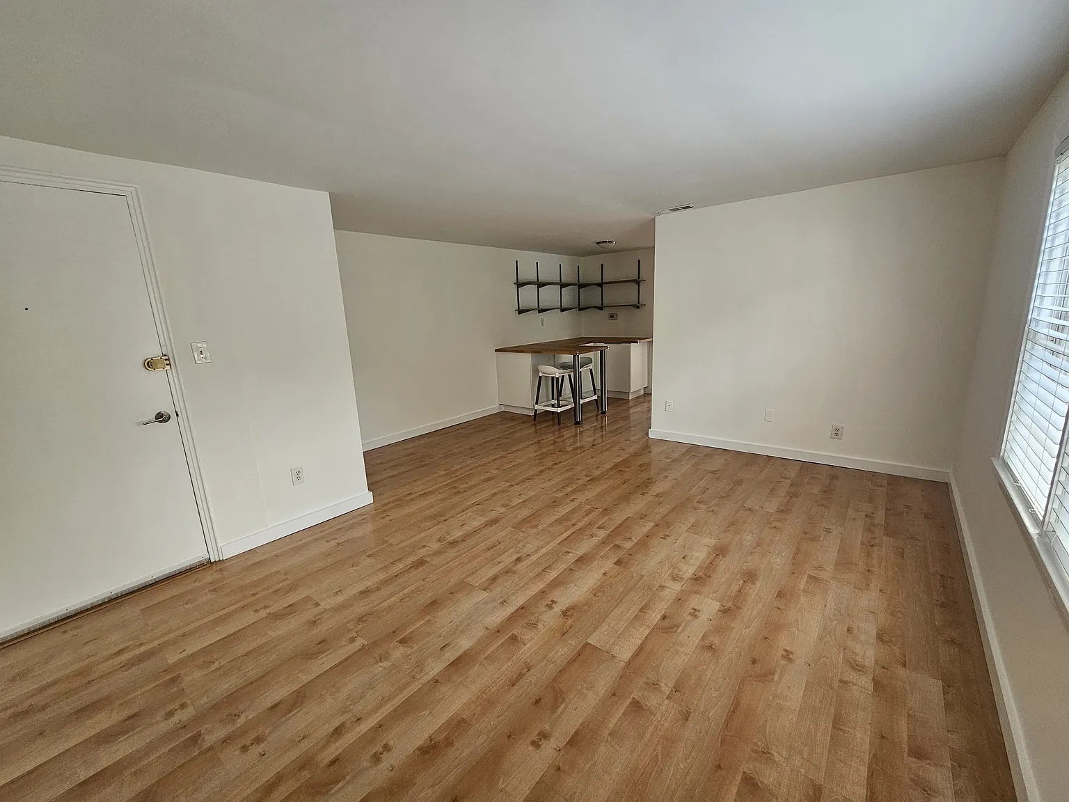 1 bed, 596 sqft, $1,800 — Photo 2