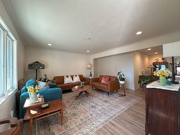 4th image of 712 Winthrop Cir