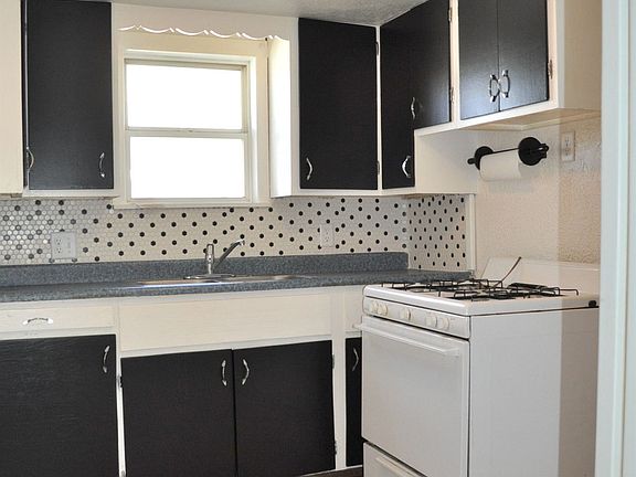 3rd image of 1517 Navajo St