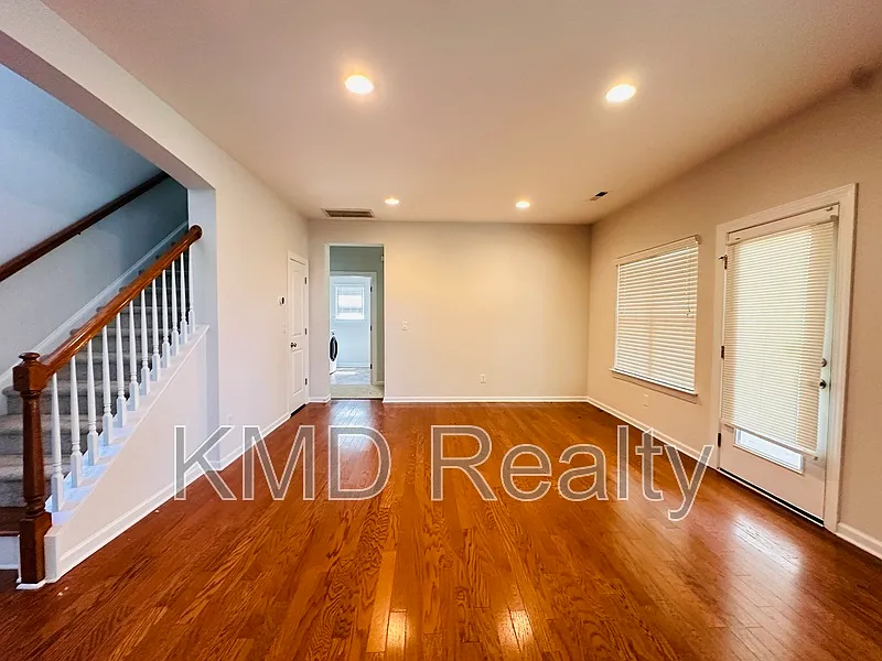 4 bed, 3.0 bath, 3147 sqft, $2,850 — Photo 3