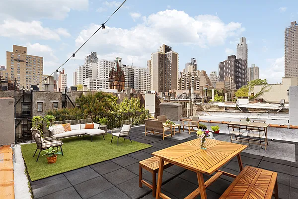 Sold by Cooper & Cooper Real Estate | media 8