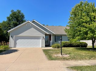 4005 W Carrousel Ln, Peoria, IL 61615
