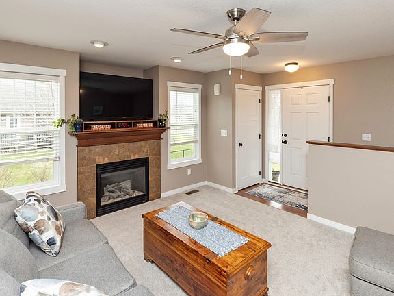 3rd image of 823 NE Cherry Plum Dr