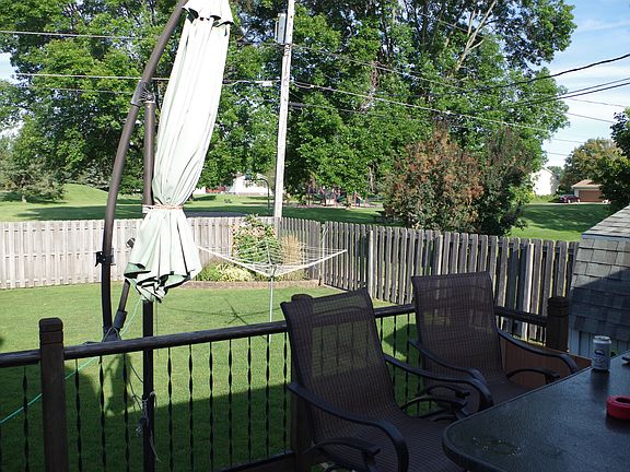 3rd image of 2212 Westview Dr