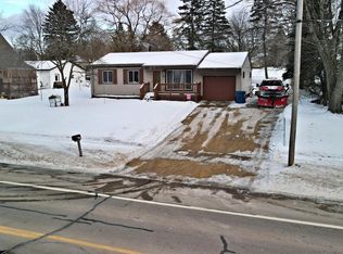 417 Sunnyside Dr, Cadillac, MI 49601