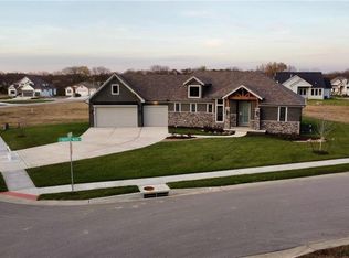 2112 SW Harvest Moon Ln, Lees Summit, MO 64082