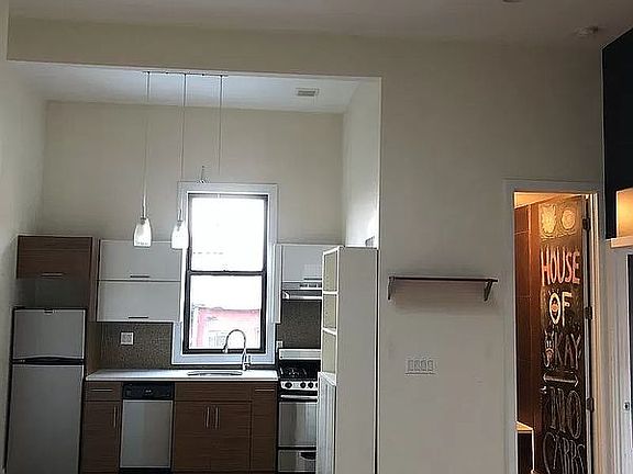 5th image of 259 Jefferson St #3F