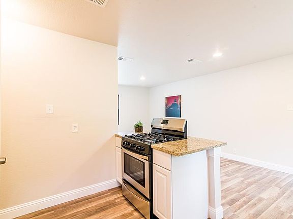 5th image of 1705 Grace St