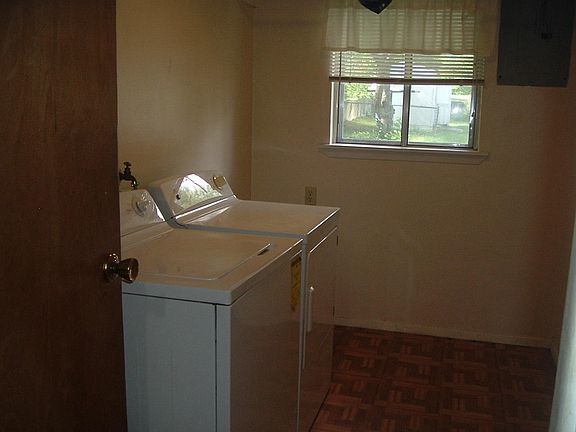 3rd image of 1019B N College St