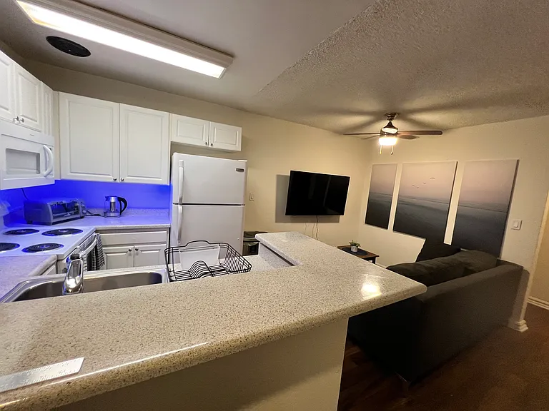 6425 Green Valley Cir — Photo 9