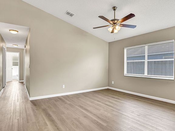 4th image of 13507 Glasser Ave