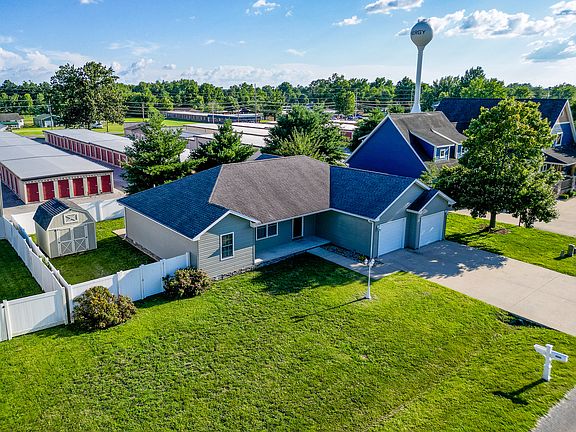 3rd image of 406 Bhrett Dr