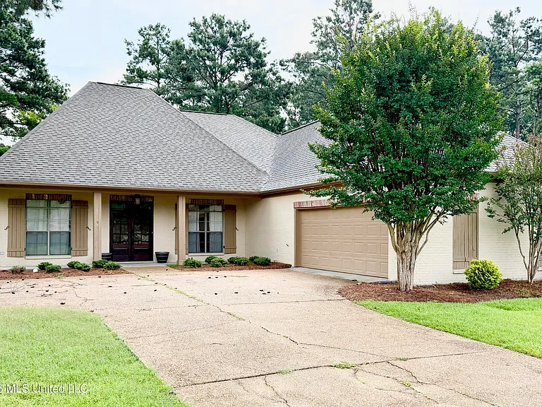 132 Hartfield Dr — Photo 1