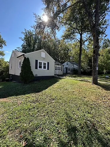 1303 Oakgrove Ave Photo 1
