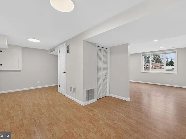 7507 Murillo St — Photo 8