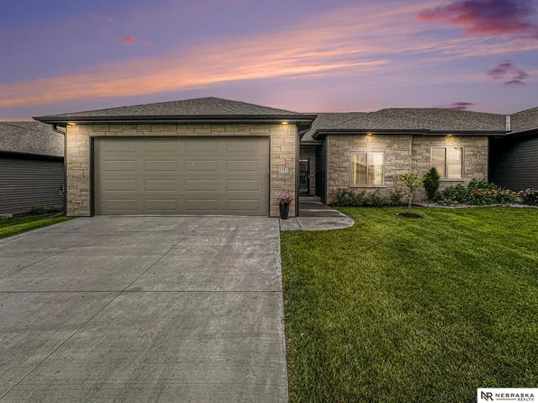 3751 Twin Creek Rd, Lincoln, NE 68516