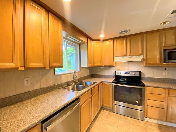 5th image of 520 Buena Vista Ave #A