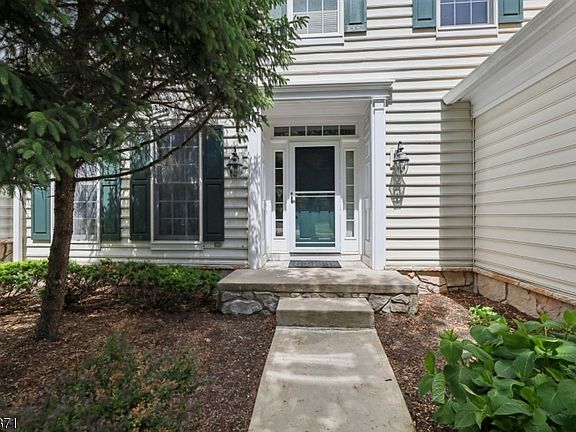 4th image of 122 White Pine Ct