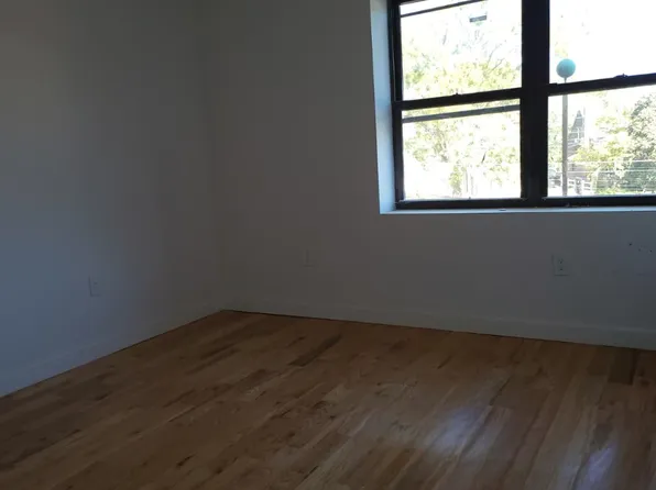 225-06 Mentone Avenue image 7 of 23