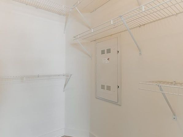 2 bedroom rental in Surrey — photo 8