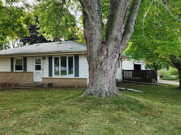 1261 Meadow LANE, Kewaskum, WI 53040