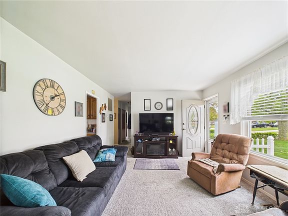 4th image of 251 Marion Dr