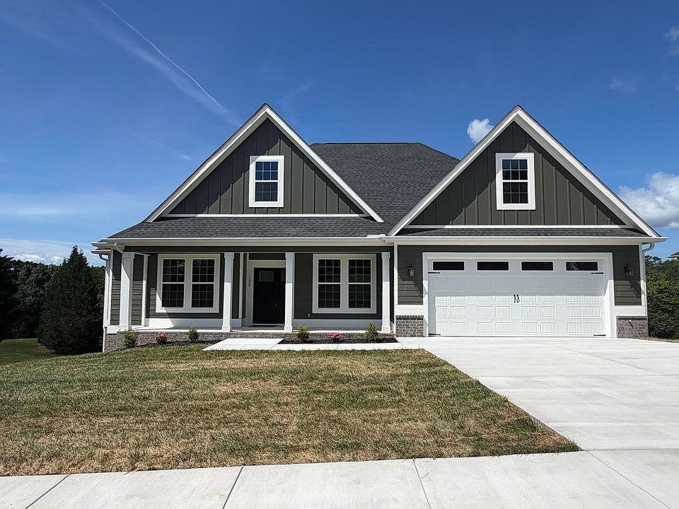 1st image of 135 Hidden Hills Dr