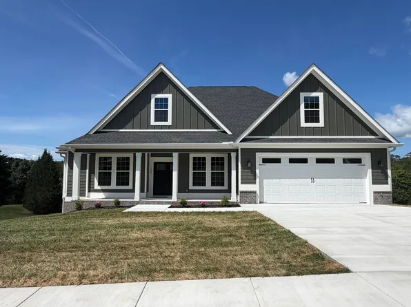 135 Hidden Hills Dr, Chickamauga, GA 30707