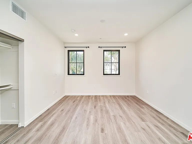 951 S Wilton Pl #204 — Photo 7
