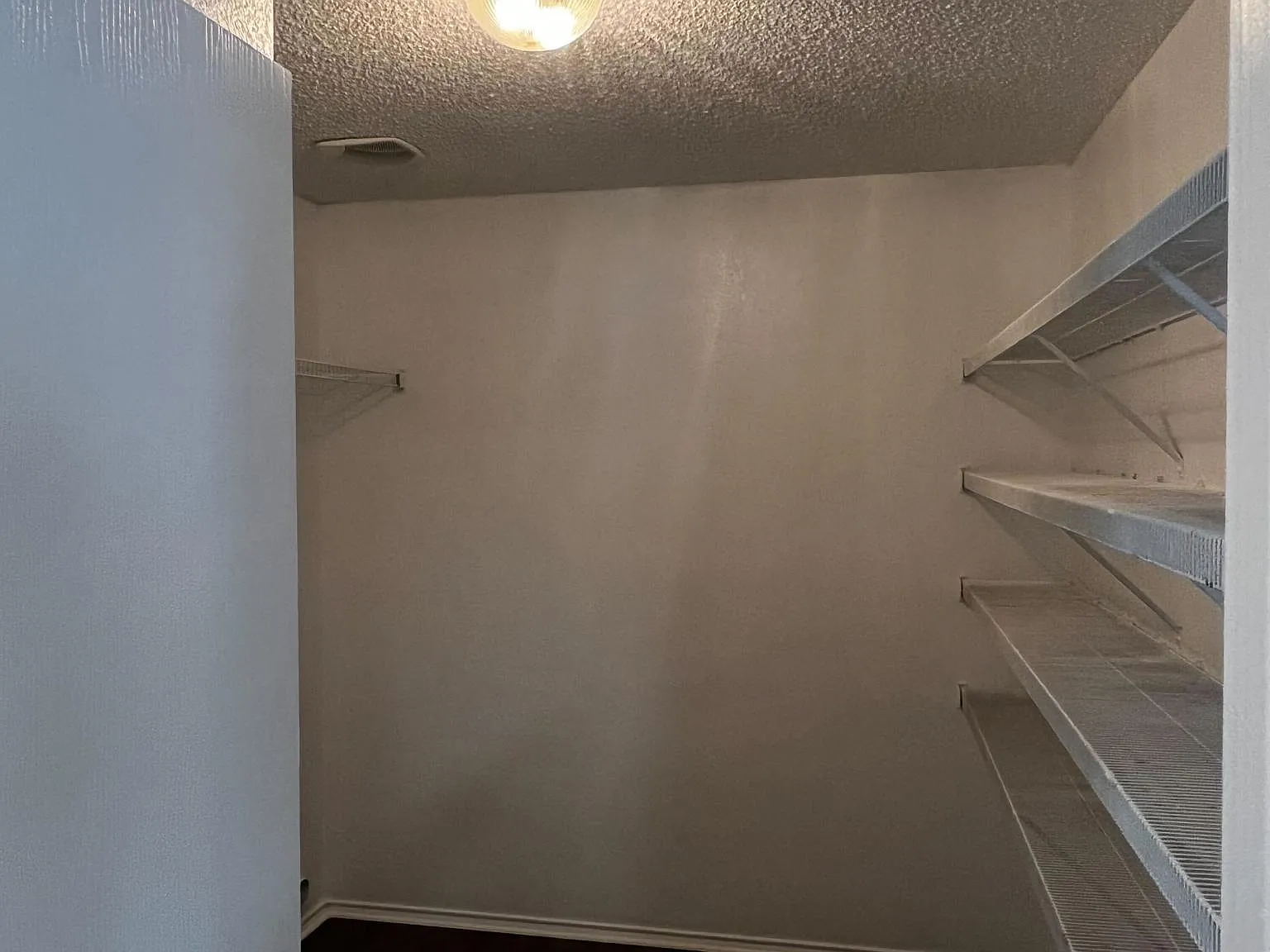 3 bed, 1637 sqft, $2,035 — Photo 3