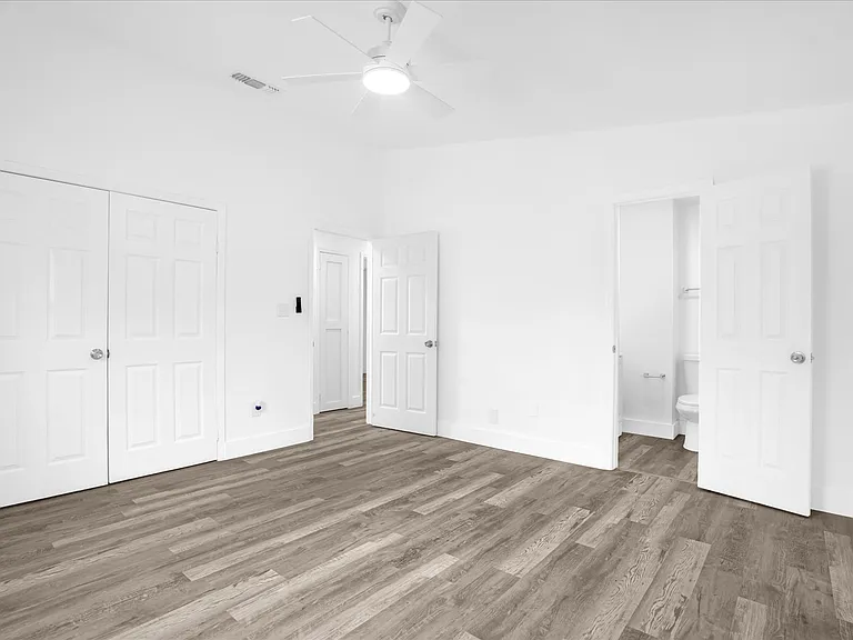 1730 Avenue C NE — Photo 11
