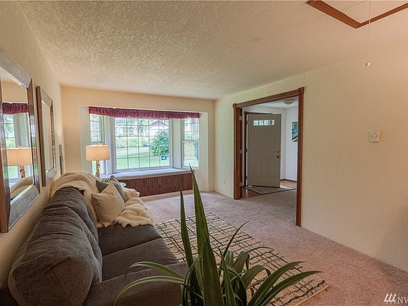 3rd image of 13815 Meadowlark Dr NW