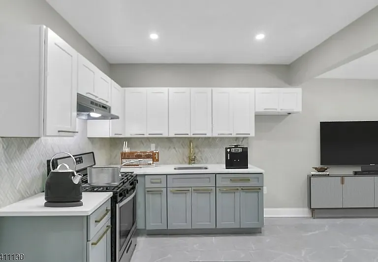 553 S Orange Ave #2 — Photo 2