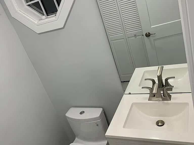 74 Banbury Ct — Photo 3