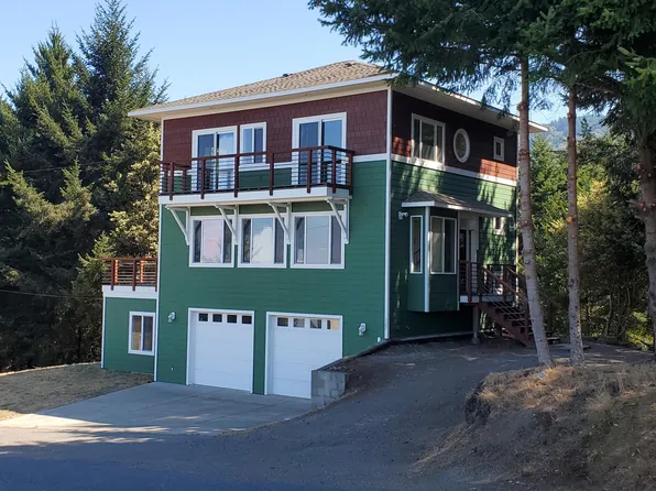 127 Hillside Dr, Whitethorn, CA 95589