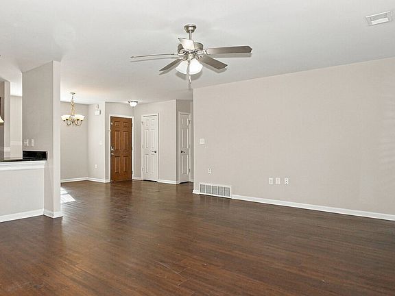 5th image of 4085 Colton Dr