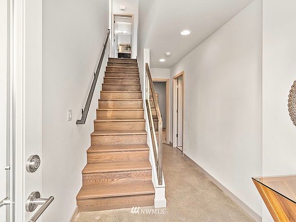 4th image of 9511 A 8th Avenue NW