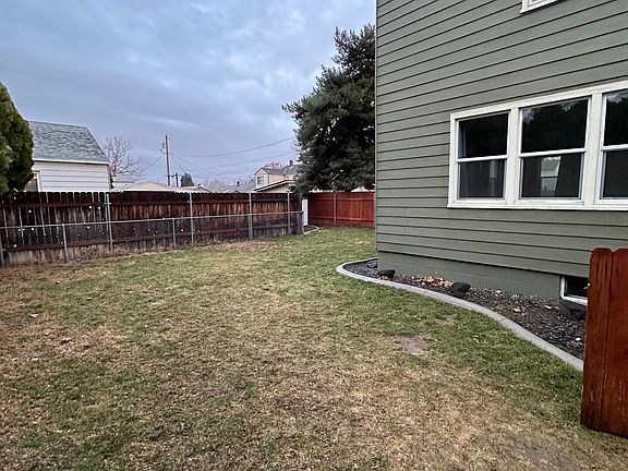 4th image of 1406 Thayer Dr