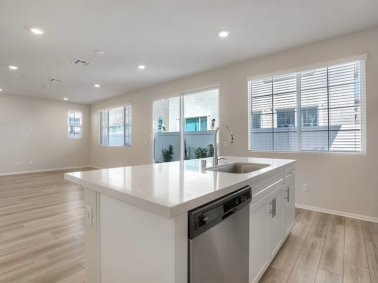40530 Melrose Dr — Photo 13