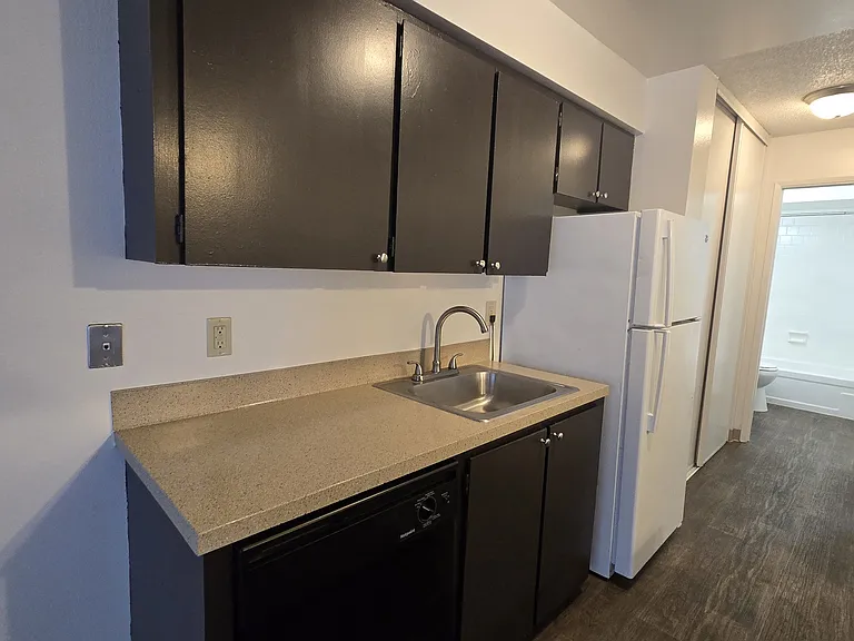Tristin Square Apartments — Photo 6