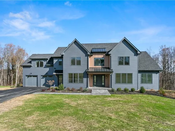 12 Holly Lane, Newtown, CT 06470