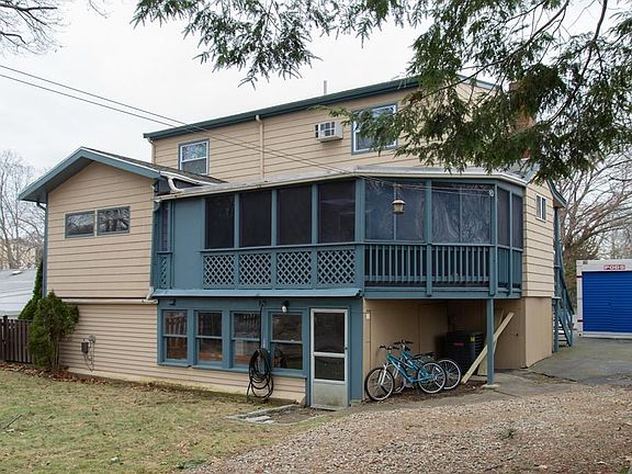 3rd image of 19 Briar Hill Dr