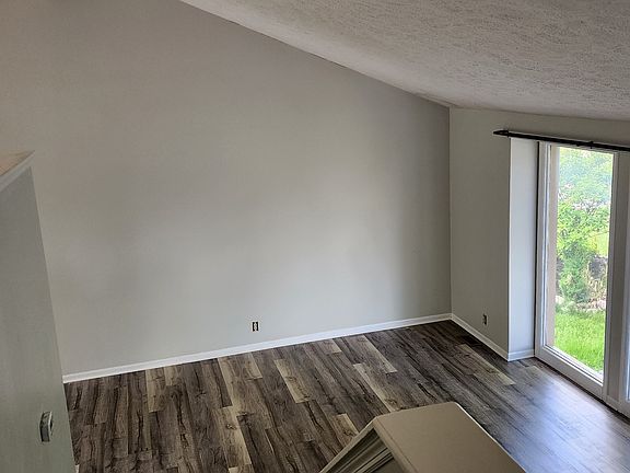 4th image of 1105 Terry Dr
