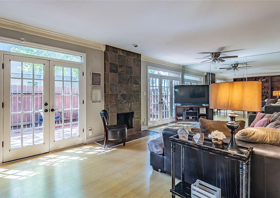 Bright Spacious Living Room