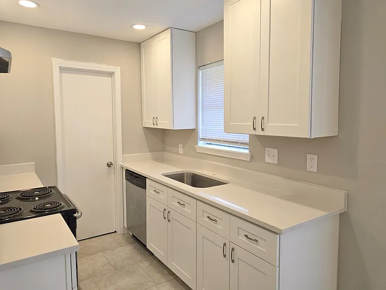 5404 Hazel St — Photo 4