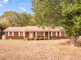 1127 Rolling Dr, Rossville, GA 30741