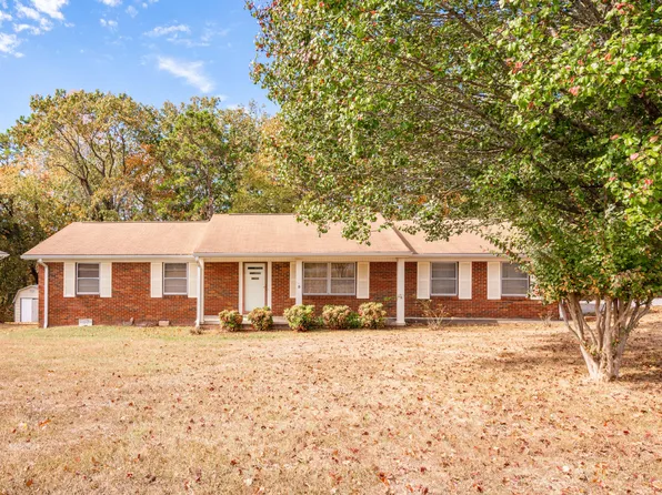 1127 Rolling Dr, Rossville, GA 30741