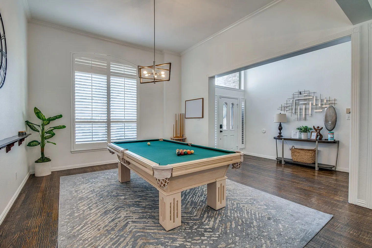 5 bed, 4.0 bath, 4047 sqft, $9,261 — Photo 4